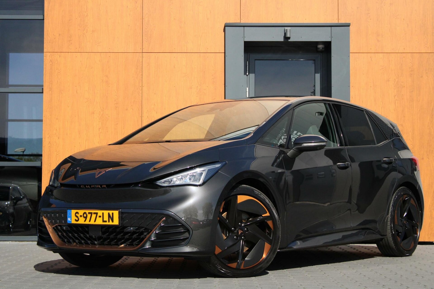 CUPRA Born - Performance One 62kWh | Pano | Massage | ACC - AutoWereld.nl