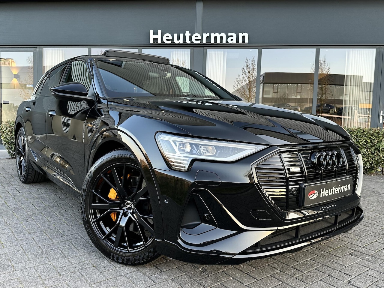 Audi e-tron - 50 Quattro Black Edition Pano/ Sfeer/ Gele gordels - AutoWereld.nl