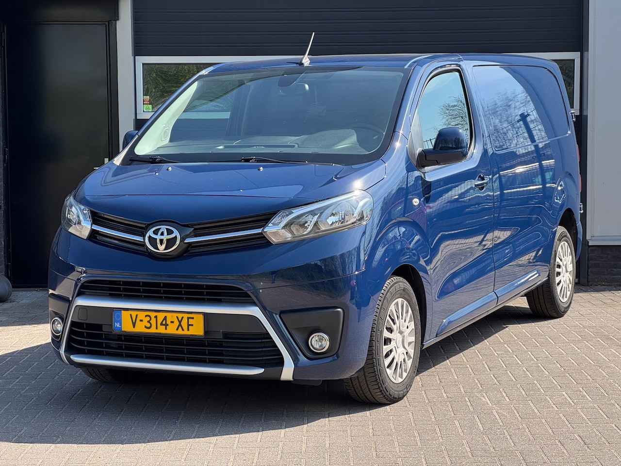 Toyota ProAce Worker - 2.0 D-4D Professional Automaat, Navi, Cruise, NAP - AutoWereld.nl