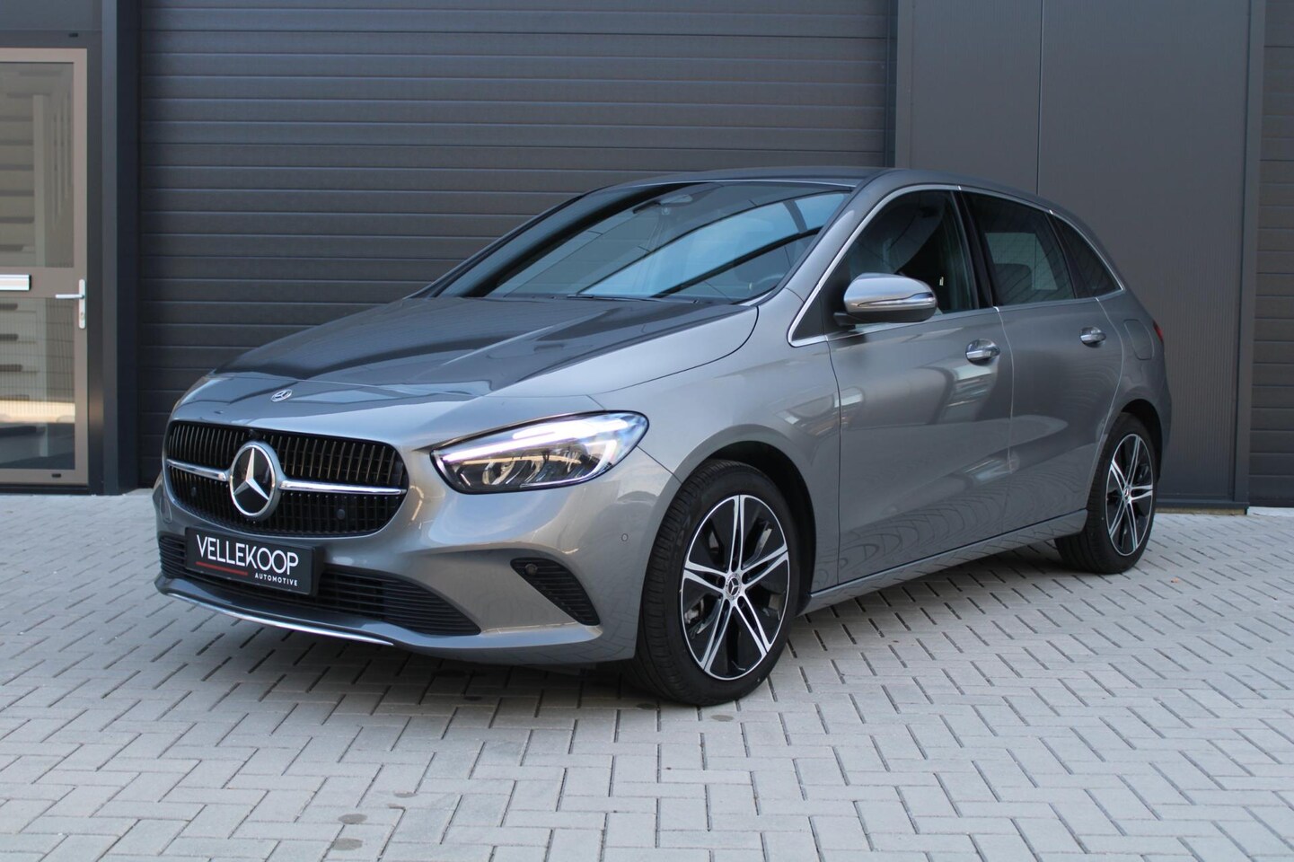 Mercedes-Benz B-klasse - 250 e Luxury Line | Trekhaak | Keyless | Stoelverwarming | Sfeerverlichting - AutoWereld.nl