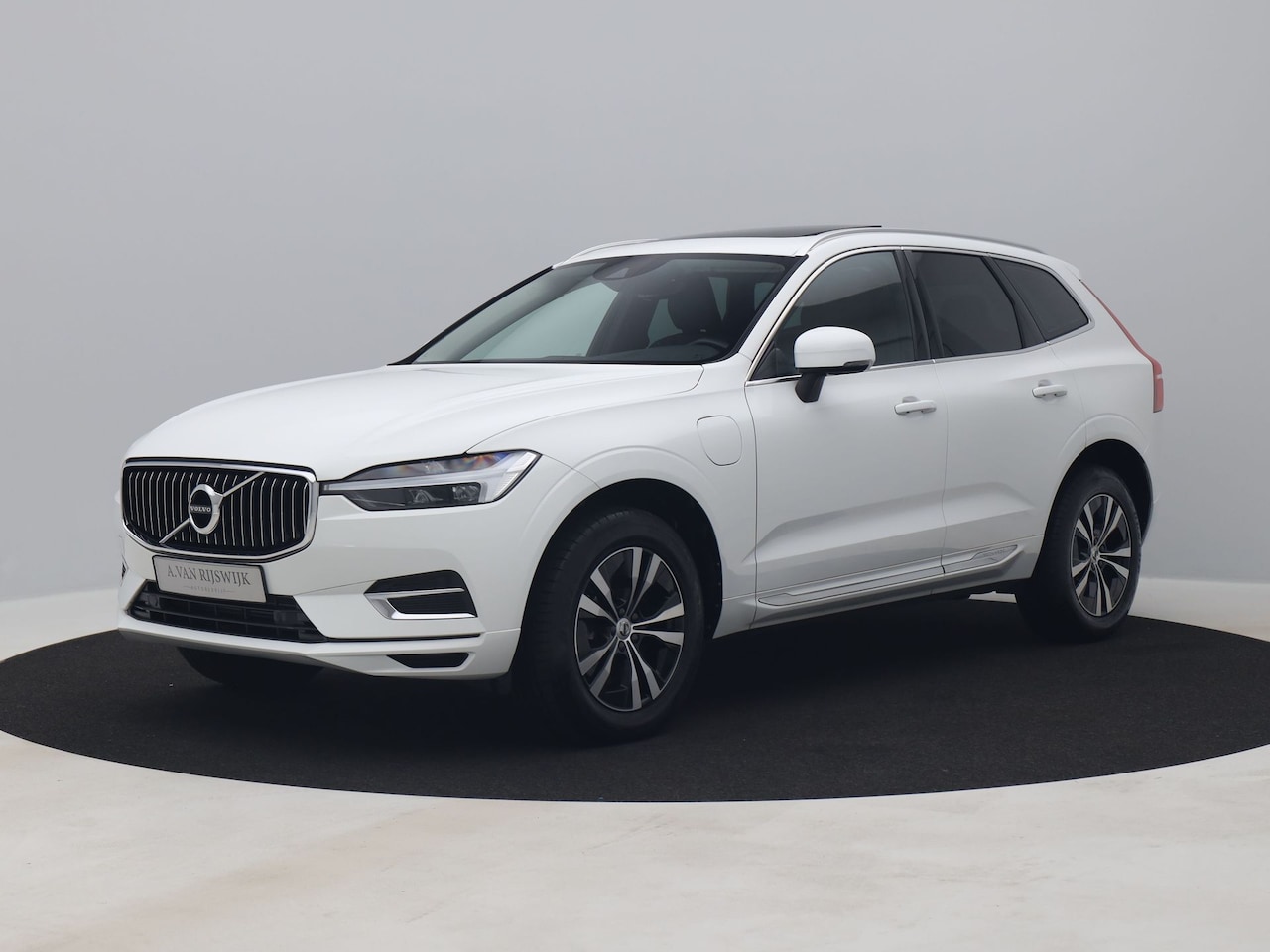 Volvo XC60 - 2.0 Recharge T6 AWD Business Pro | PANO | CAMERA | MEMORY | STOEL- EN STUURVERW. - AutoWereld.nl