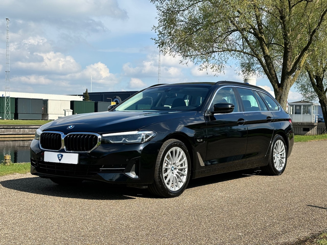 BMW 5-serie Touring - 530e Business Edition Plus | Camera | Trekhaak - AutoWereld.nl
