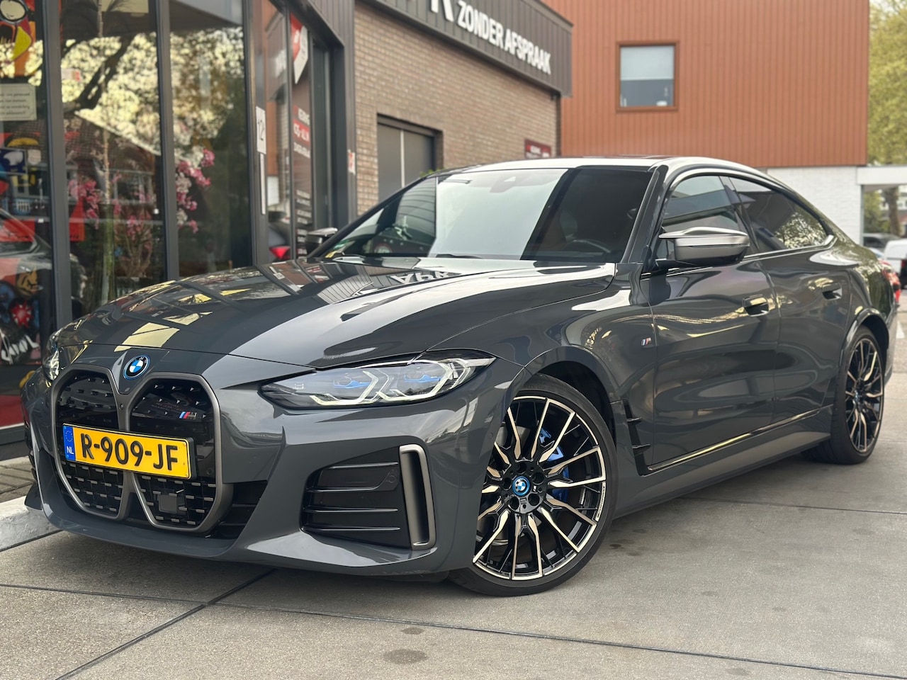 BMW i4 - M50 High Executive 84 kWh | Fabr. Garantie | Pano | Sportstoelen | 360 Camera | Harman Kar - AutoWereld.nl