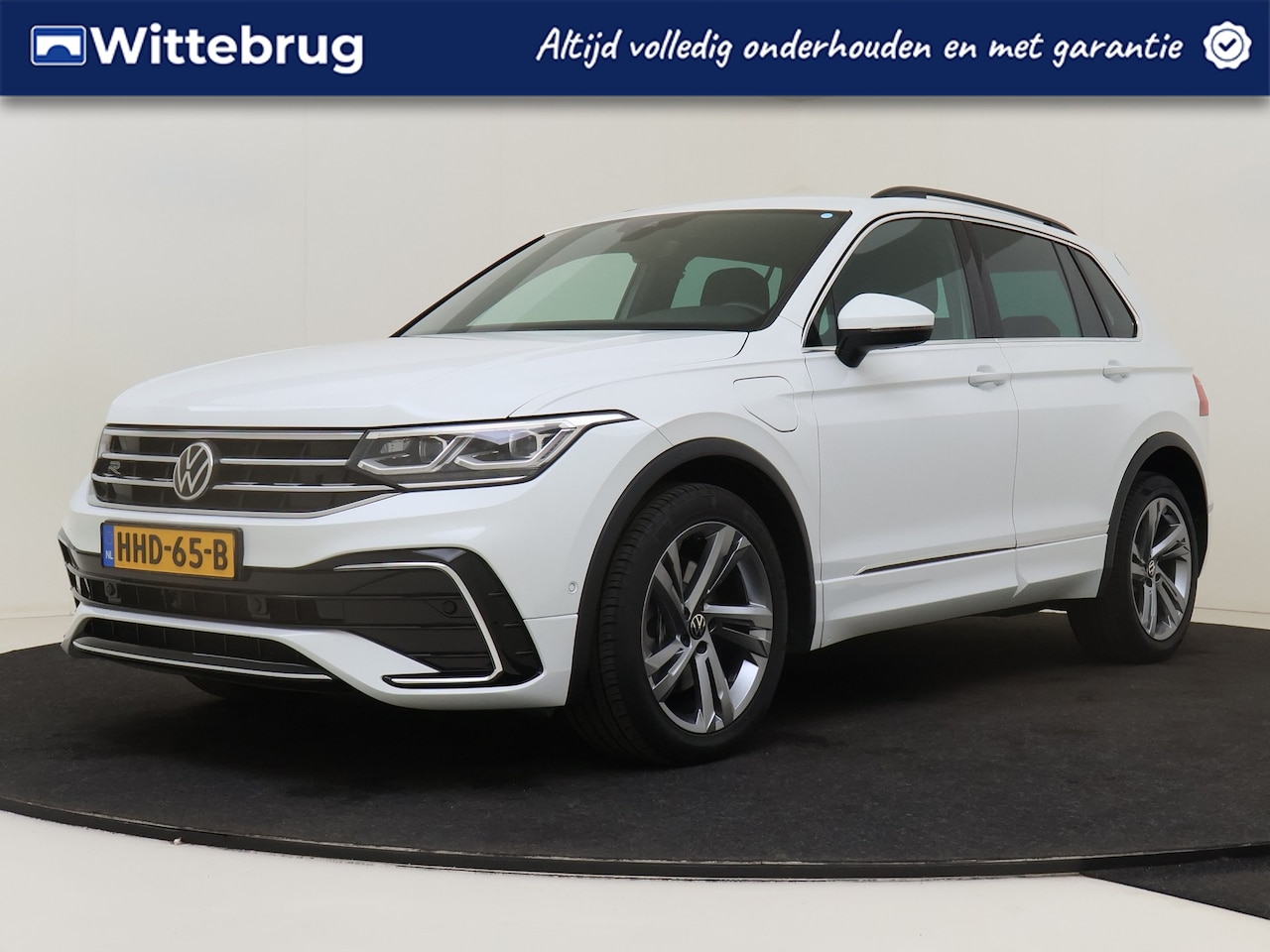 Volkswagen Tiguan - 1.4 TSI eHybrid R-Line Business+ | Parkeercamera | Navigatie | 19" Lichtmetalen - AutoWereld.nl