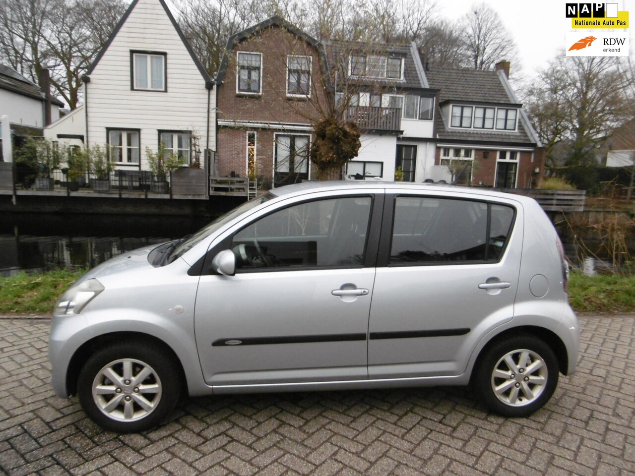 Daihatsu Sirion 2 - 1.3-16V 90pk Automaat Airco 5-deurs 2e eigenaar - AutoWereld.nl