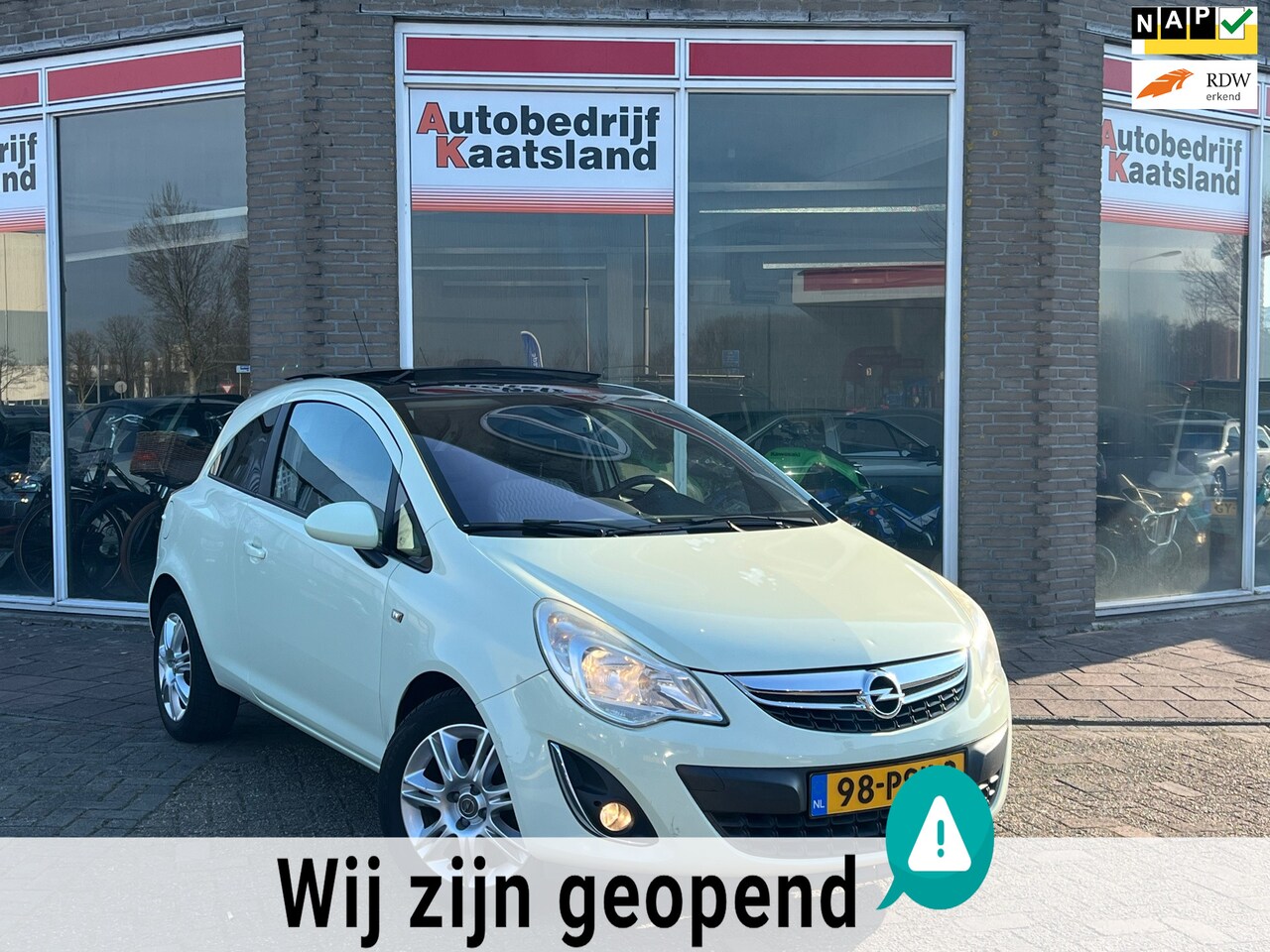 Opel Corsa - 1.4-16V Cosmo - Pano - Clima - APK 05-2026! - AutoWereld.nl