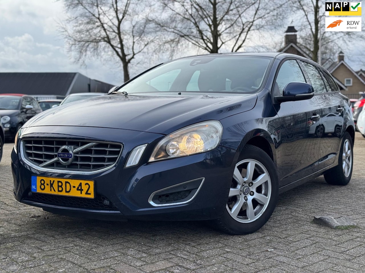 Volvo V60 - 2.0 D4 Kinetic AIRCO NAVIGATIE APK 03-2026 5CILINDER - AutoWereld.nl