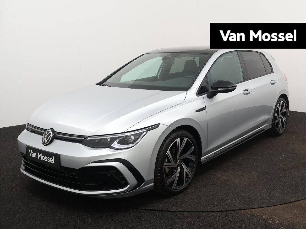 Volkswagen Golf - 1.5 eTSI R-Line Business | PANORAMADAK | IQ LIGHTS | STOEL + STUURVERWARMING | APPLE CARPL - AutoWereld.nl