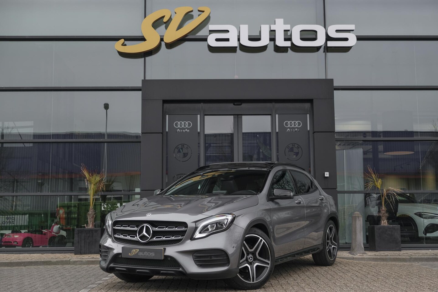 Mercedes-Benz GLA-Klasse - GLA180 AMG 122pk Panoramadak Night pakket Climate control Cruise control Trekhaak 19" LMV - AutoWereld.nl
