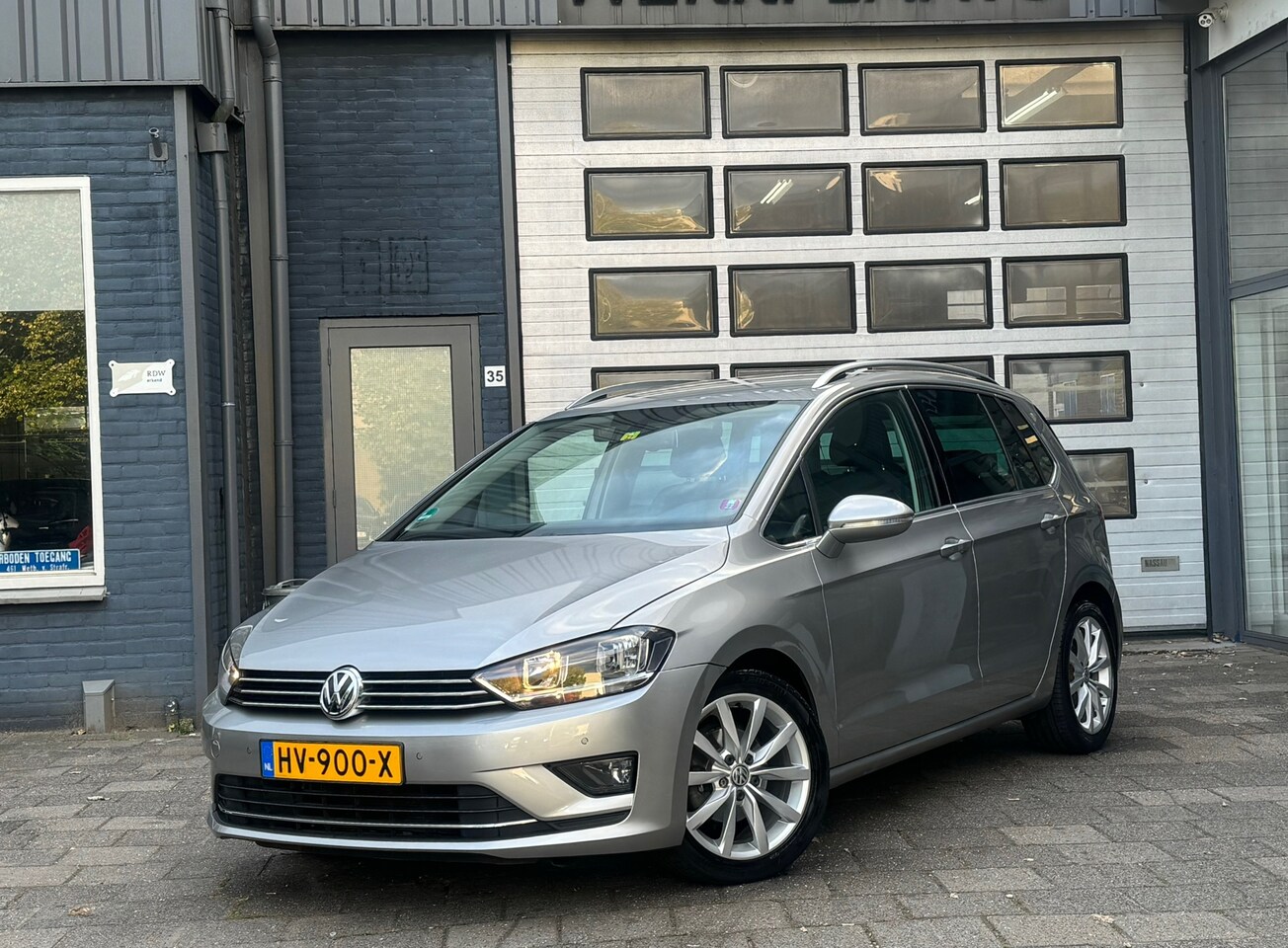 Volkswagen Golf Sportsvan - 1.2 TSI Highline | Clima | Navi | Camera | Automaat | N.A.P - AutoWereld.nl