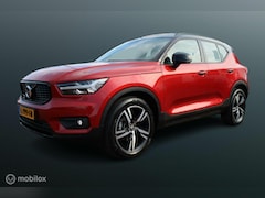 Volvo XC40 - 1.5 T3 R-Design, Pano, Trekhaak, Winterset, Pdc + camera, 360 vieuw, Stoel/stuur verwarmin