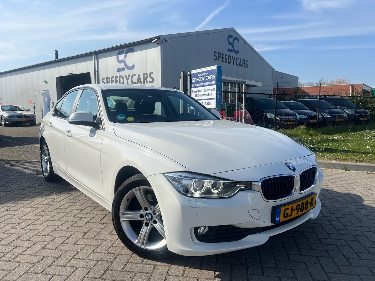 BMW 3-serie - 318d High Executive 2014 Navi Led Xenon PDC - AutoWereld.nl