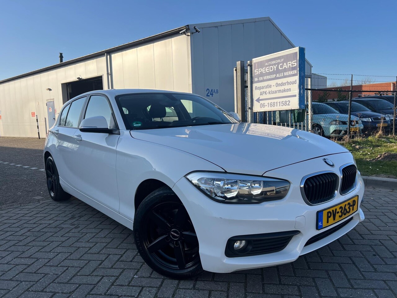 BMW 1-serie - 116i Essential 2015 PDC Cruise Wit Stoelverwarming - AutoWereld.nl