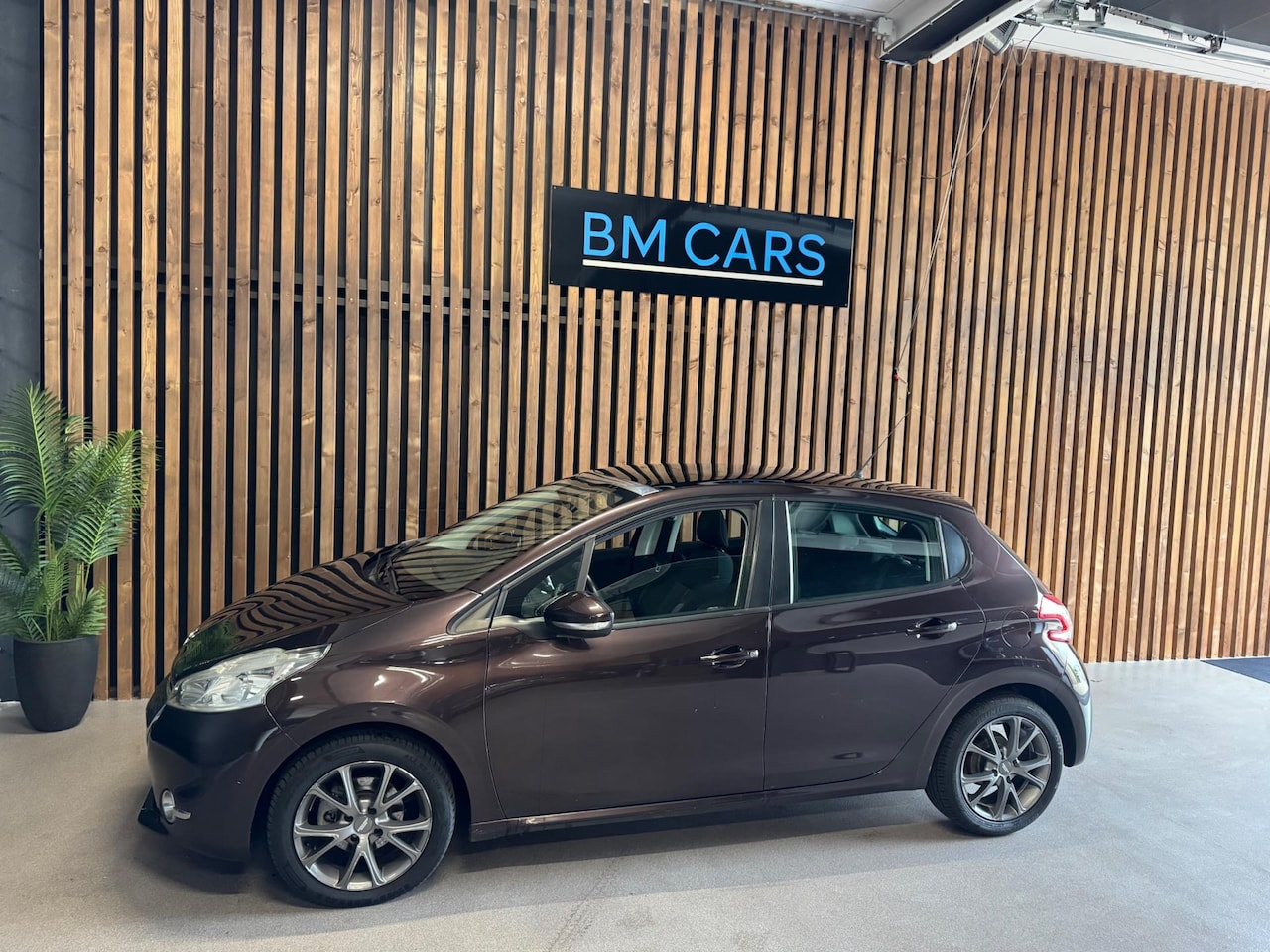 Peugeot 208 - 1.2 VTi Allure Airco, Panoramadak, PDC - AutoWereld.nl