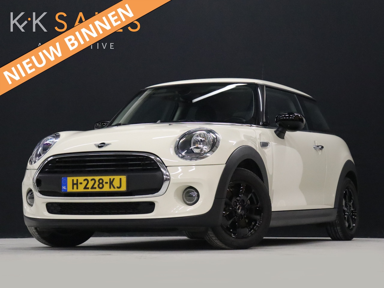MINI Mini - 1.5 Sport [APPLE CARPLAY, VOL LEDER, CRUISE CONTROL, NAVIGATIE, AIRCO, NIEUWSTAAT] - AutoWereld.nl