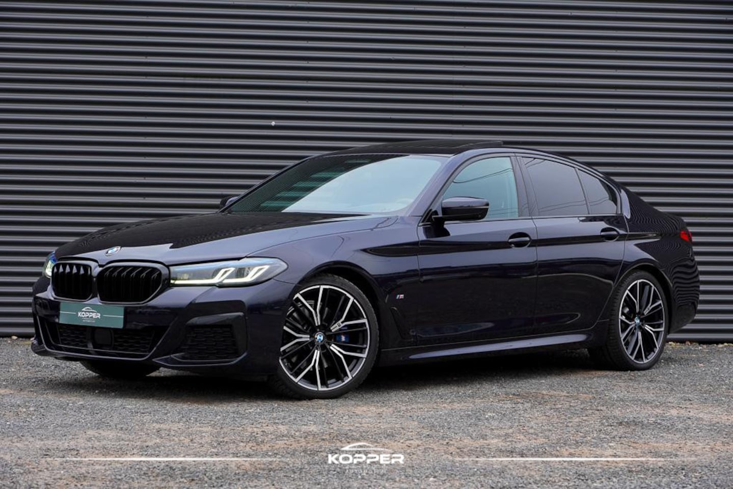 BMW 5-serie - 520i High Executive Edition / M-Sport / Schuifdak / Drive Assist / Laser - AutoWereld.nl