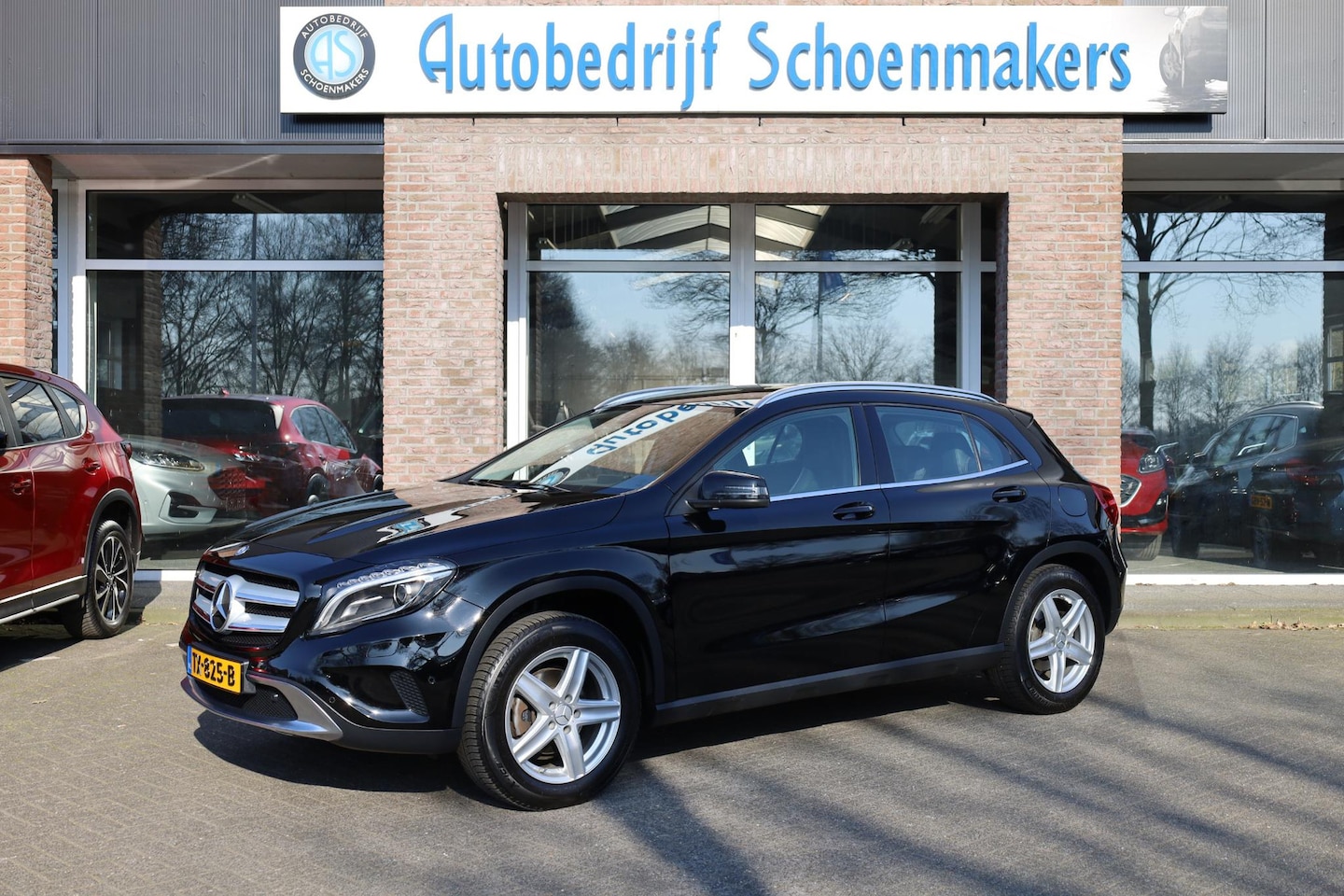 Mercedes-Benz GLA-Klasse - 200 Ambition TREKHAAK CRUISE 2xPDC CLIMA NAVI 17"LMV STOELVERWARMING HALFLEER - AutoWereld.nl