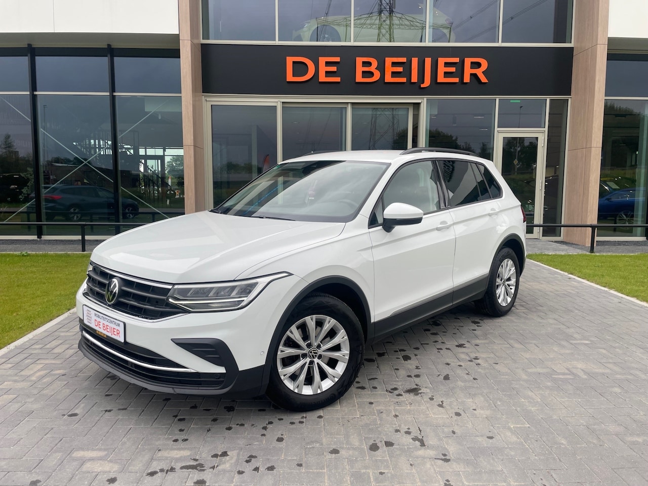 Volkswagen Tiguan - 1.5 TSI DSG 150pk Life Business Trekhaak I Led I Stoelverw. - AutoWereld.nl