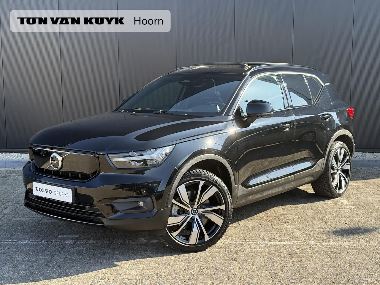 Volvo XC40 - Recharge P8 AWD R-Design Intellisafe, Climate Line, 360 camera, Schuifdak, 20 inch, Trekha - AutoWereld.nl