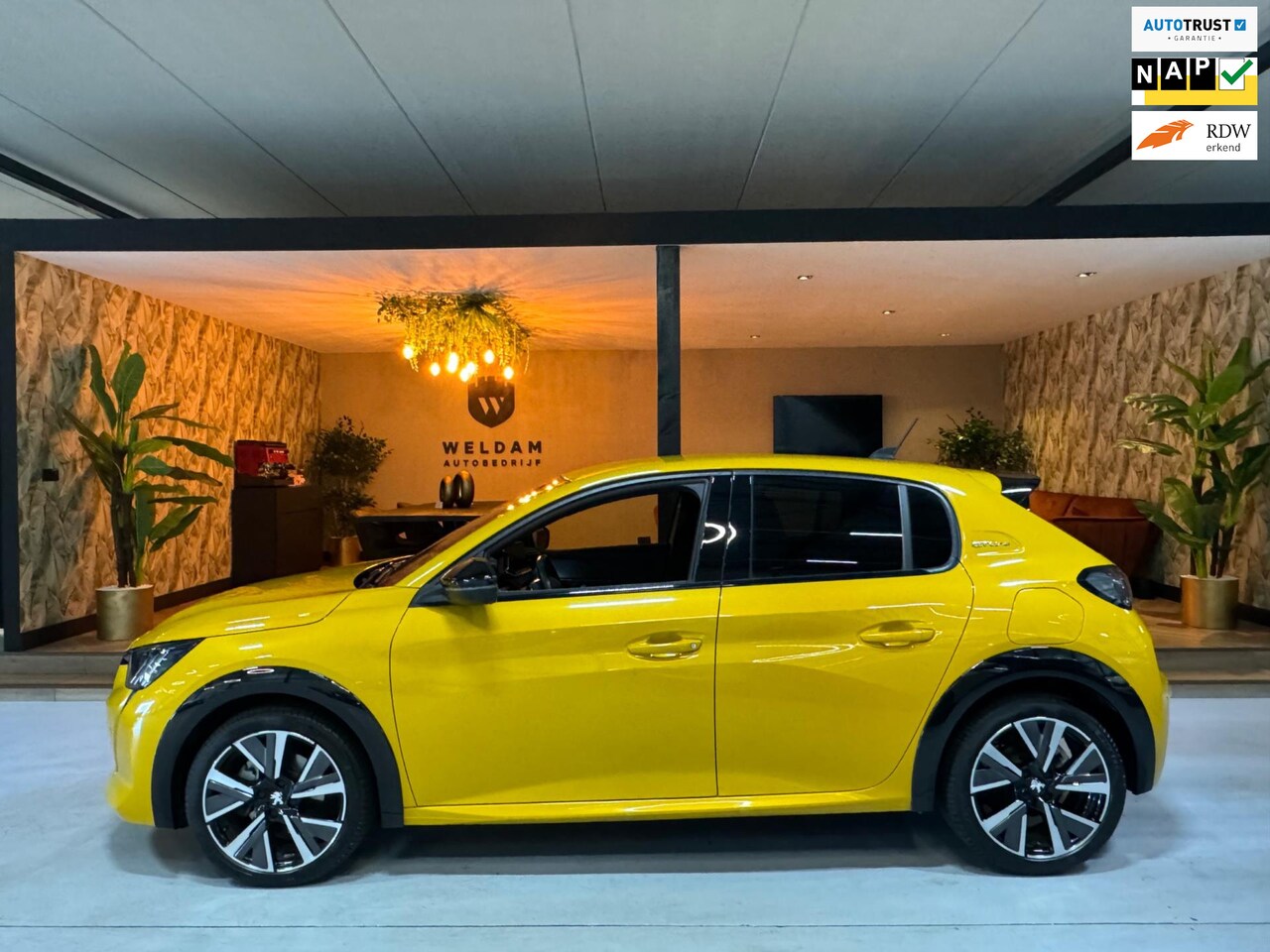 Peugeot 208 - 1.2 PureTech GT-Line Sport 131PK Garantie LED Camera Cruise Clima Leder Sfeer Carplay Rijk - AutoWereld.nl