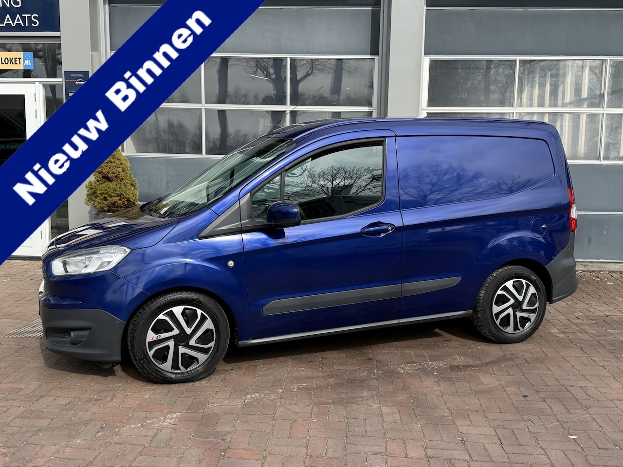 Ford Transit Courier - 1.5 TDCI Trend Airco,Trekhaak,Cv,Electr.ramen Bj 2017 Ideale bestelbus !! - AutoWereld.nl