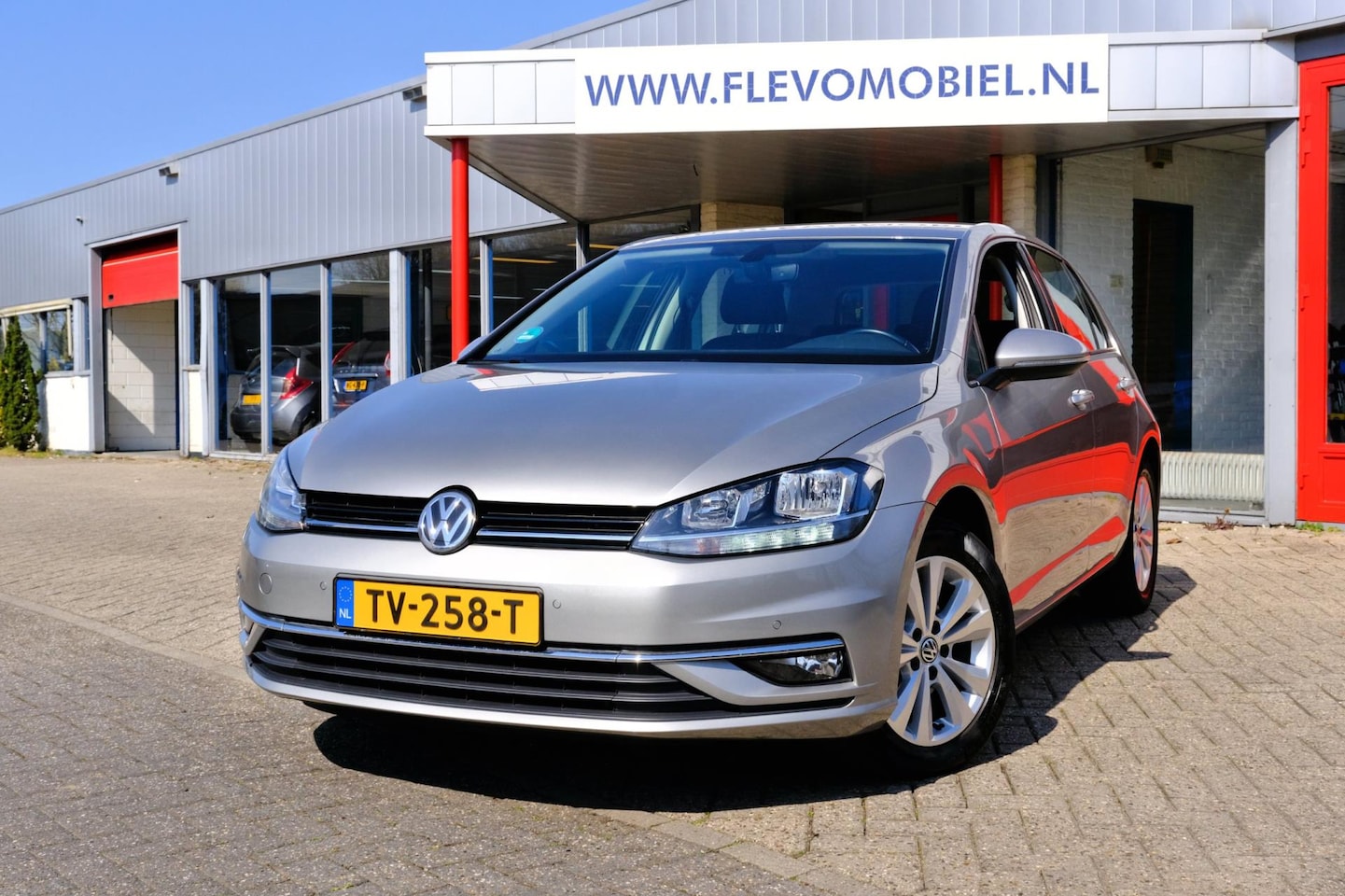 Volkswagen Golf - 1.0 TSI 116PK Comfortline Navi|Clima|PDC - AutoWereld.nl