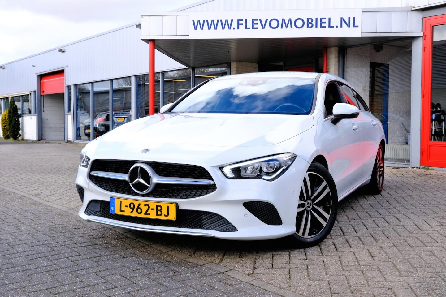 Mercedes-Benz CLA-klasse Shooting Brake - 180 Luxury Aut. Leder|1e Eig|Navi|Sportstoelen|Cam|LMV - AutoWereld.nl