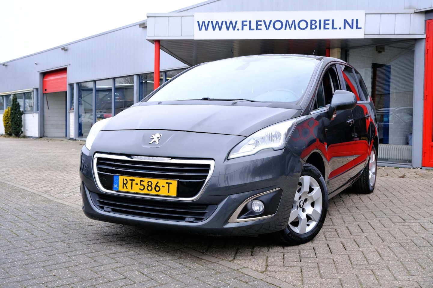 Peugeot 5008 - 1.6 HDi Blue Lease Navi|Clima|LMV - AutoWereld.nl