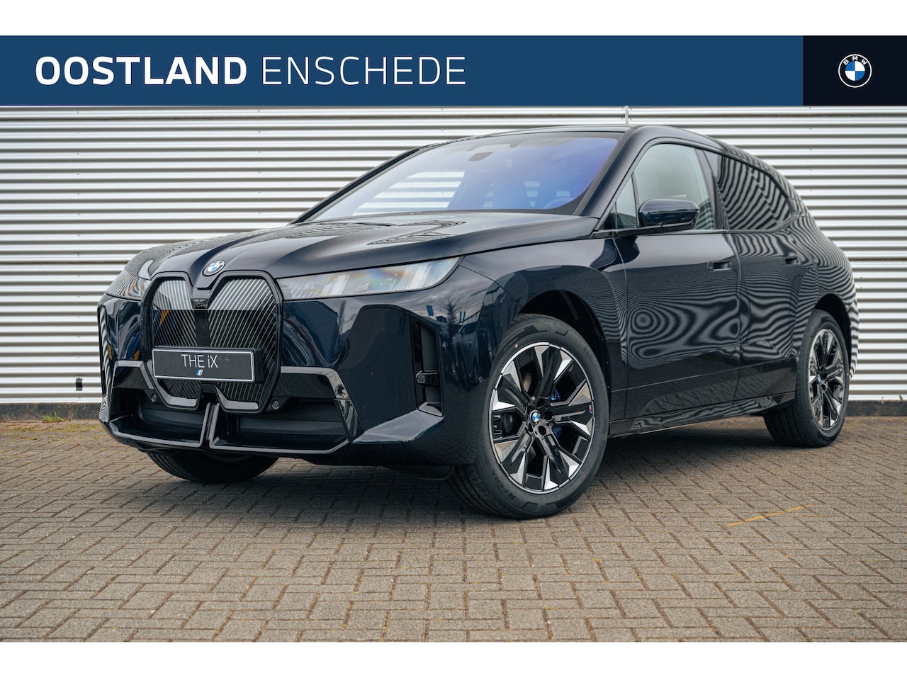 BMW iX - xDrive45 M Sport / Panoramadak Sky Lounge / Trekhaak / M Multifunctionele Stoelen / Parkin - AutoWereld.nl