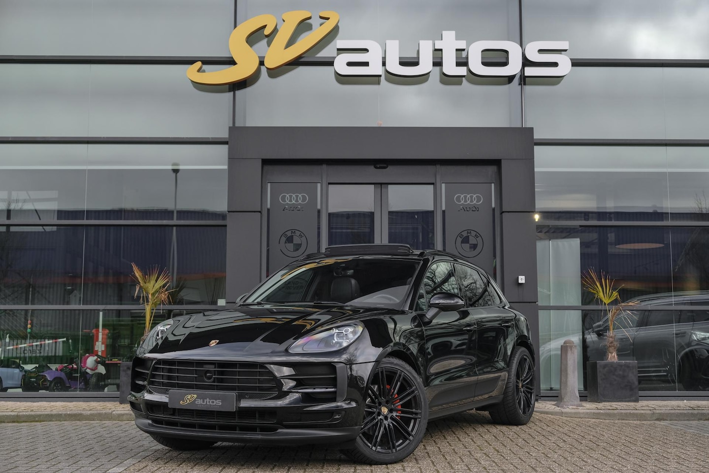 Porsche Macan - T 2.0 245pk Facelift Panoramadak Luchtvering Trekhaak elektrisch Adaptive cruise 21" LMV - AutoWereld.nl
