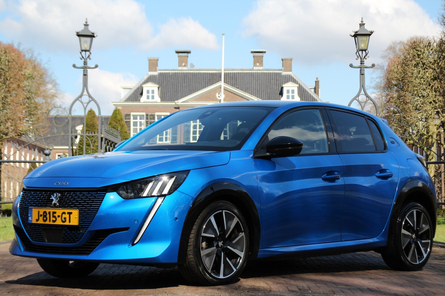 Peugeot e-208 - EV GT 350 50 kWh | PANODAK | LEDER | 360° CAMERA | DEALER OH! | 17'' LMV | STOELVERWARMING - AutoWereld.nl