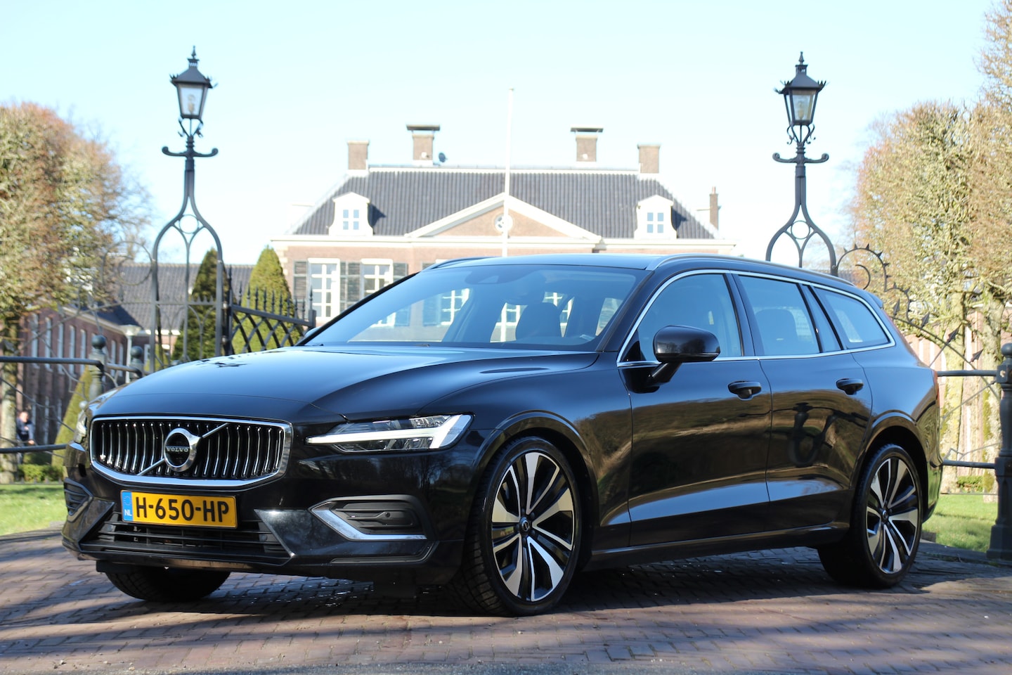 Volvo V60 - 2.0 T4 INSCRIPTION | 1e EIGENAAR! | PANODAK | POLESTAR ENGENEERED | LEDEREN MEMORY SEATS | - AutoWereld.nl