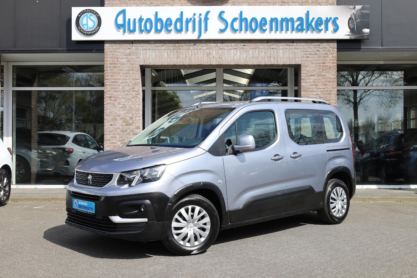 Peugeot Rifter - 1.2 Puretech TREKHAAK NAVI CARPLAY CRUISE PDC DAB ALL-SEASONS - AutoWereld.nl