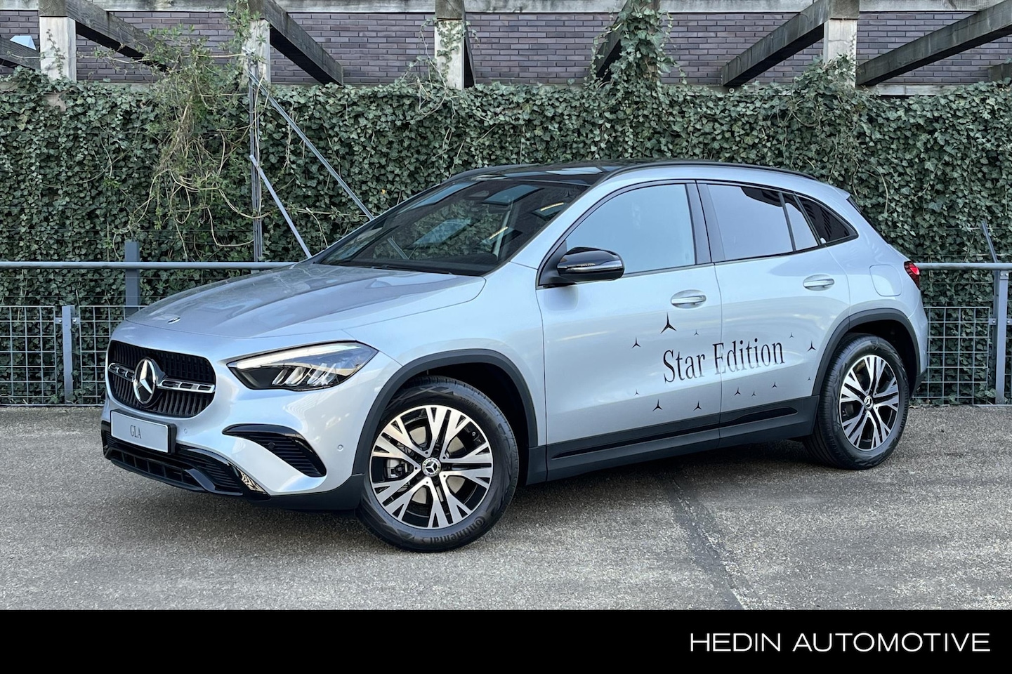 Mercedes-Benz GLA-Klasse - GLA 180 Automaat Star Edition Limited Luxury Line | Nightpakket | Panoramadak - AutoWereld.nl