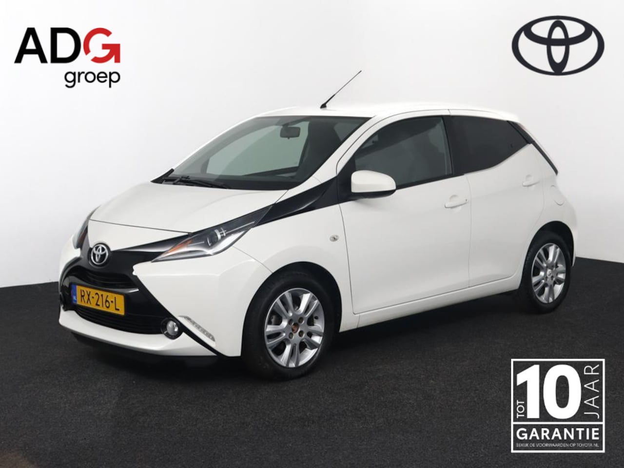 Toyota Aygo - 1.0 VVT-i x-joy | Lichtmetalen velgen | Half lederen bekleding | Navigatie | - AutoWereld.nl