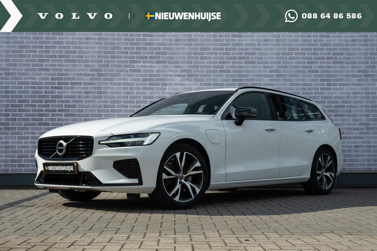 Volvo V60 - T6 Recharge AWD R-Design | Navi | Adaptieve Cruise | Dodehoekdetectie | BLIS | Park Assist - AutoWereld.nl