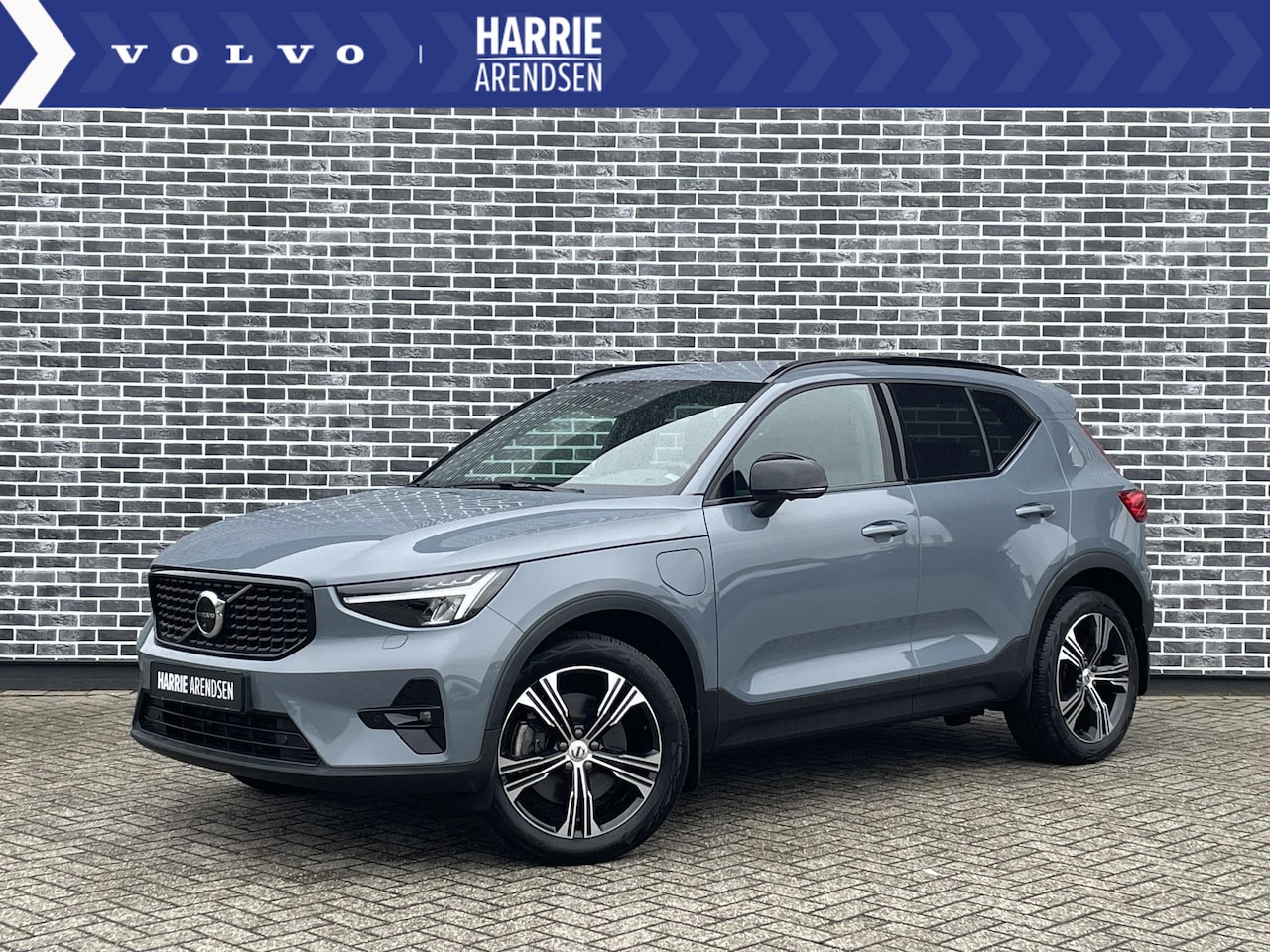 Volvo XC40 - 1.5 T4 Plug-in hybrid Plus Dark | Harman Kardon audio | Getint glas | Stoel en stuurverwar - AutoWereld.nl