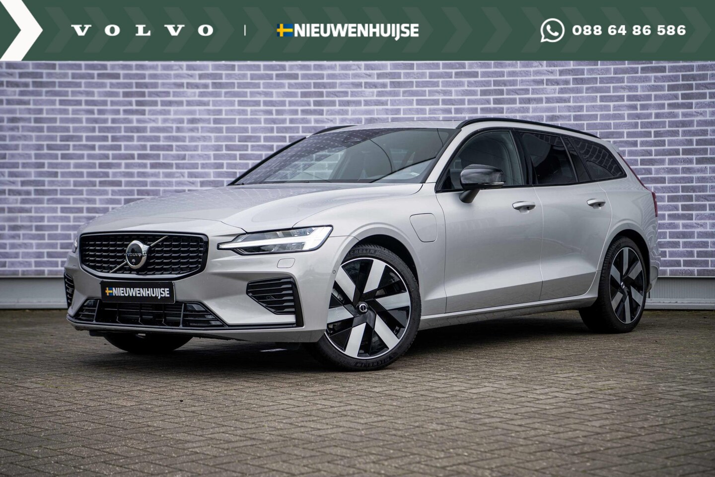 Volvo V60 - 2.0 T6 Plug-in hybrid AWD Ultra Dark | Long Range | Gelamineerd Glas | 360 Camera | BLIS | - AutoWereld.nl