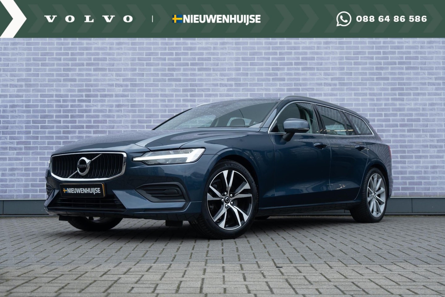 Volvo V60 - T4 Momentum Pro | Navi | Cruise Control | Elek. Achterklep | LED | Park Assist | Sportstuu - AutoWereld.nl