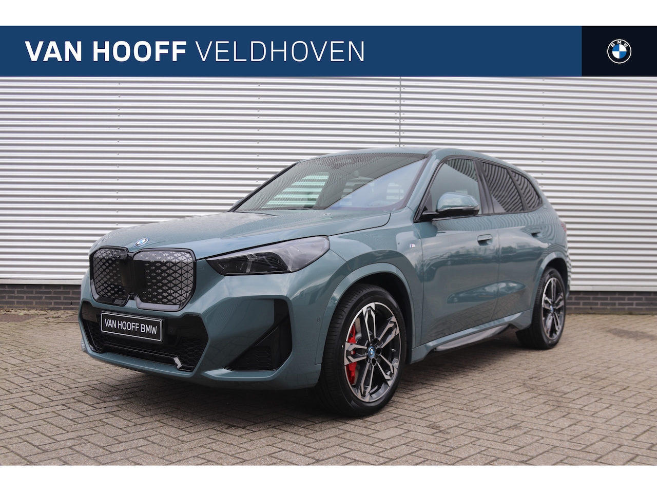 BMW iX1 - eDrive20 High Executive M Sport / Panoramadak / Trekhaak / Adaptieve LED / Comfort Access - AutoWereld.nl
