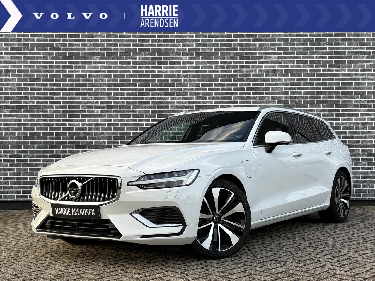 Volvo V60 - 2.0 T8 Twin Engine AWD Inscription | Panoramadak | Adaptive cruise control | Lederen sport - AutoWereld.nl