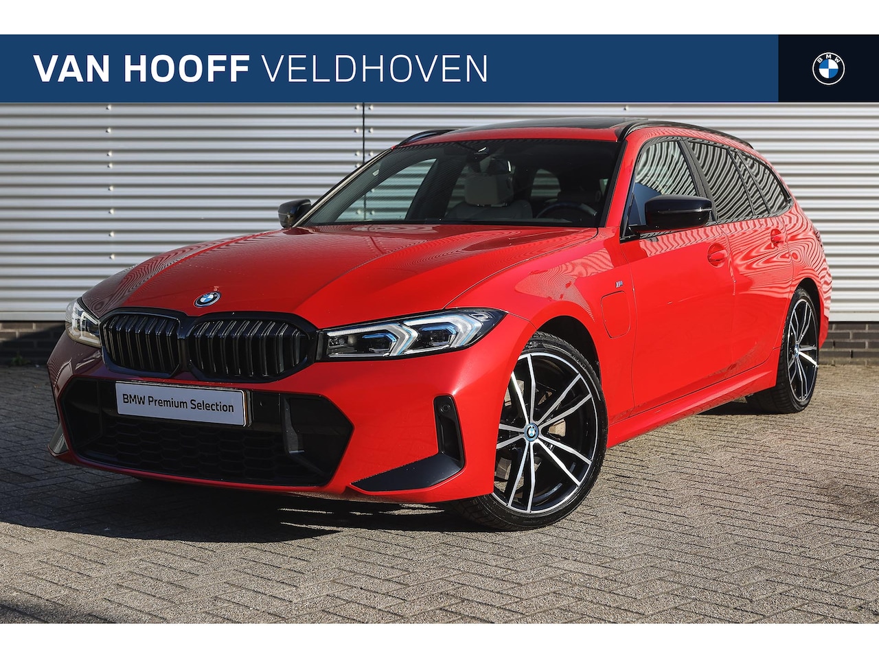 BMW 3-serie Touring - 320e M Sport Automaat / Panoramadak / Sportstoelen / Adaptieve LED / Stoelverwarming / Liv - AutoWereld.nl