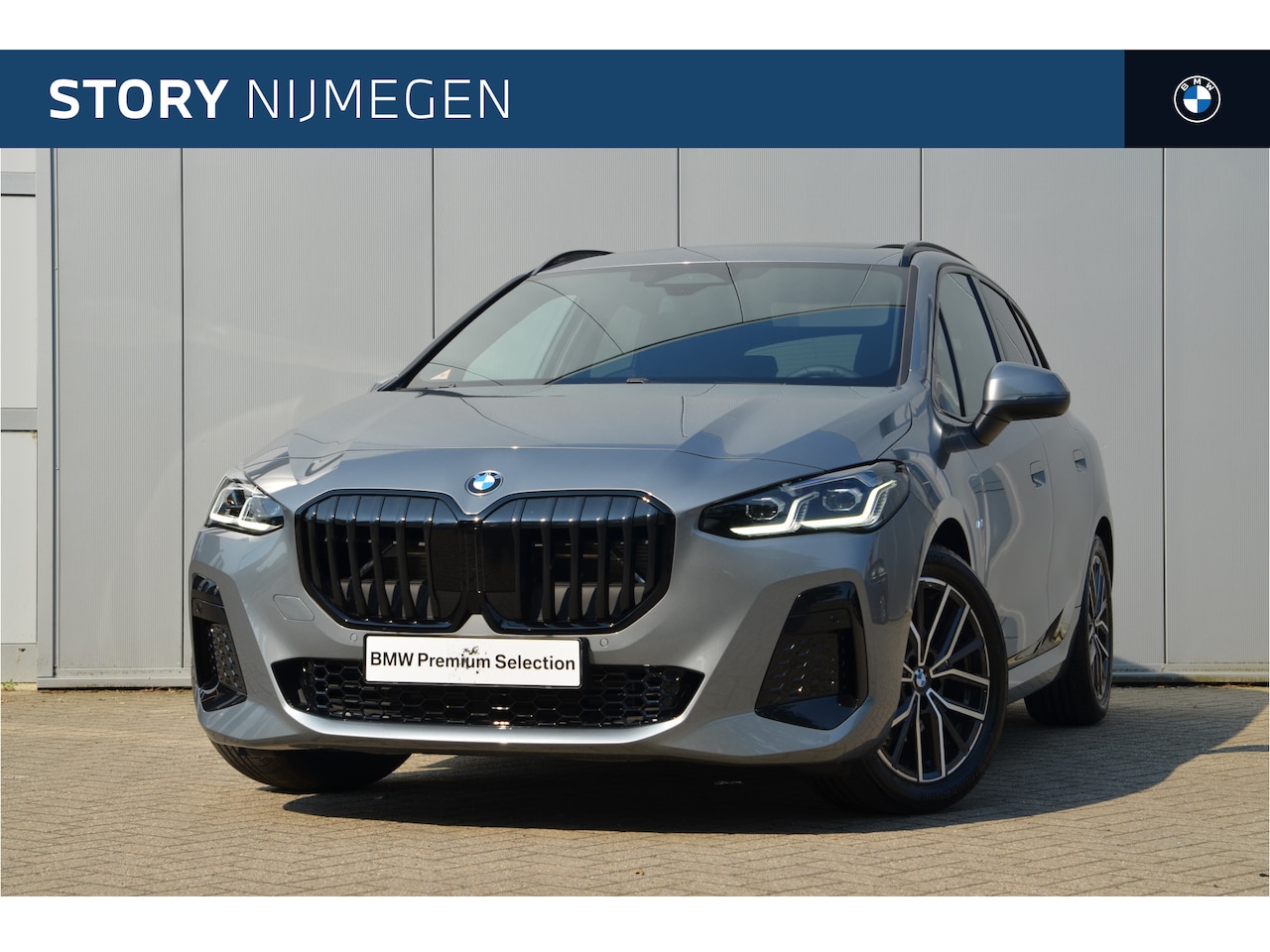 BMW 2-serie Active Tourer - 218i High Executive M Sport Automaat / Panoramadak / Trekhaak / Sportstoelen / Stoelverwar - AutoWereld.nl