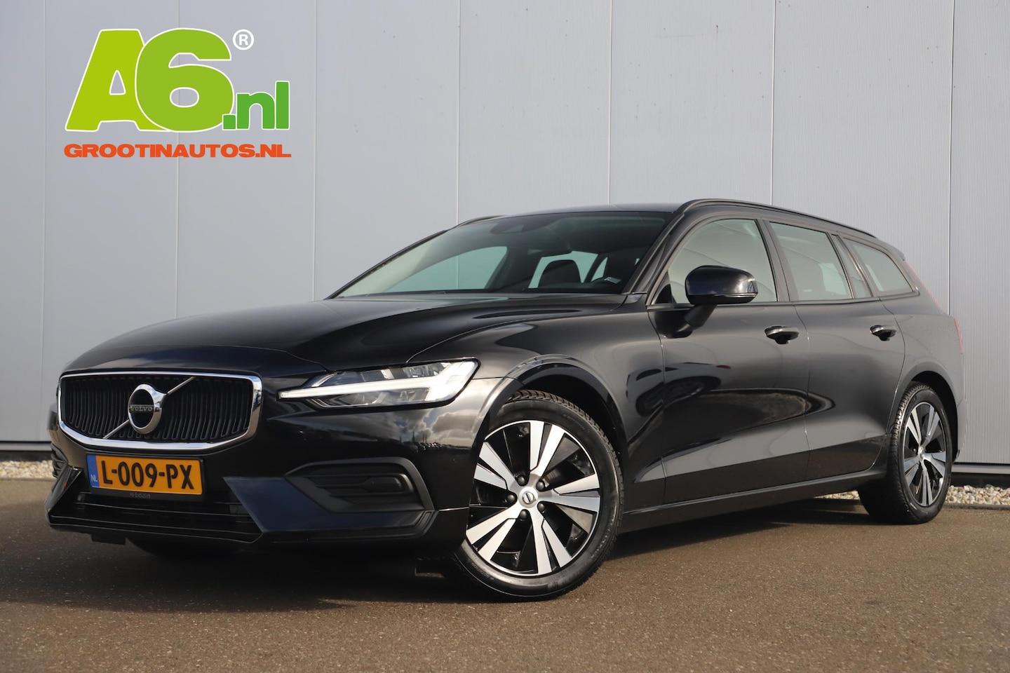 Volvo V60 - 2.0 B3 Momentum Advantage 164PK Trekhaak Navigatie Carplay Clima Cruise Rijstrooksensor Fu - AutoWereld.nl
