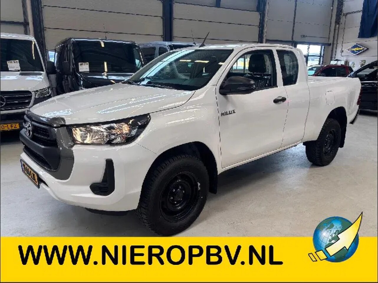 Toyota HiLux - 2.4 D-4D Comfort 4x4 1.5Cab NIEUW RIJKLAAR 3500KG Trekhaak BPM VRIJ - AutoWereld.nl