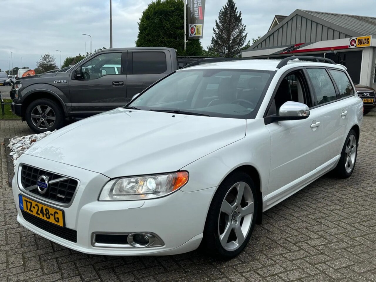 Volvo V70 - 1.6 T4 R-Design Wit Xenon Trekhaak OH Historie - AutoWereld.nl