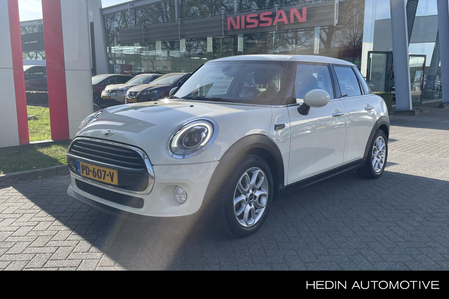 MINI Cooper - Mini 1.5 Chili Business 1e eig., Panoramadak, Leder - AutoWereld.nl