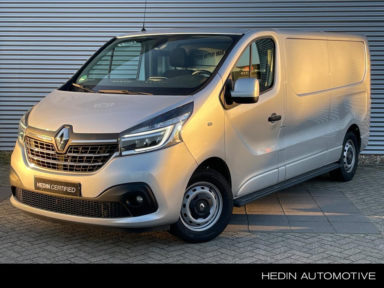 Renault Trafic - 2.0 dCi 145 T29 L2H1 Luxe | Trekhaak | Achteruitrijcamera | Airco | Apple Carplay/Android - AutoWereld.nl