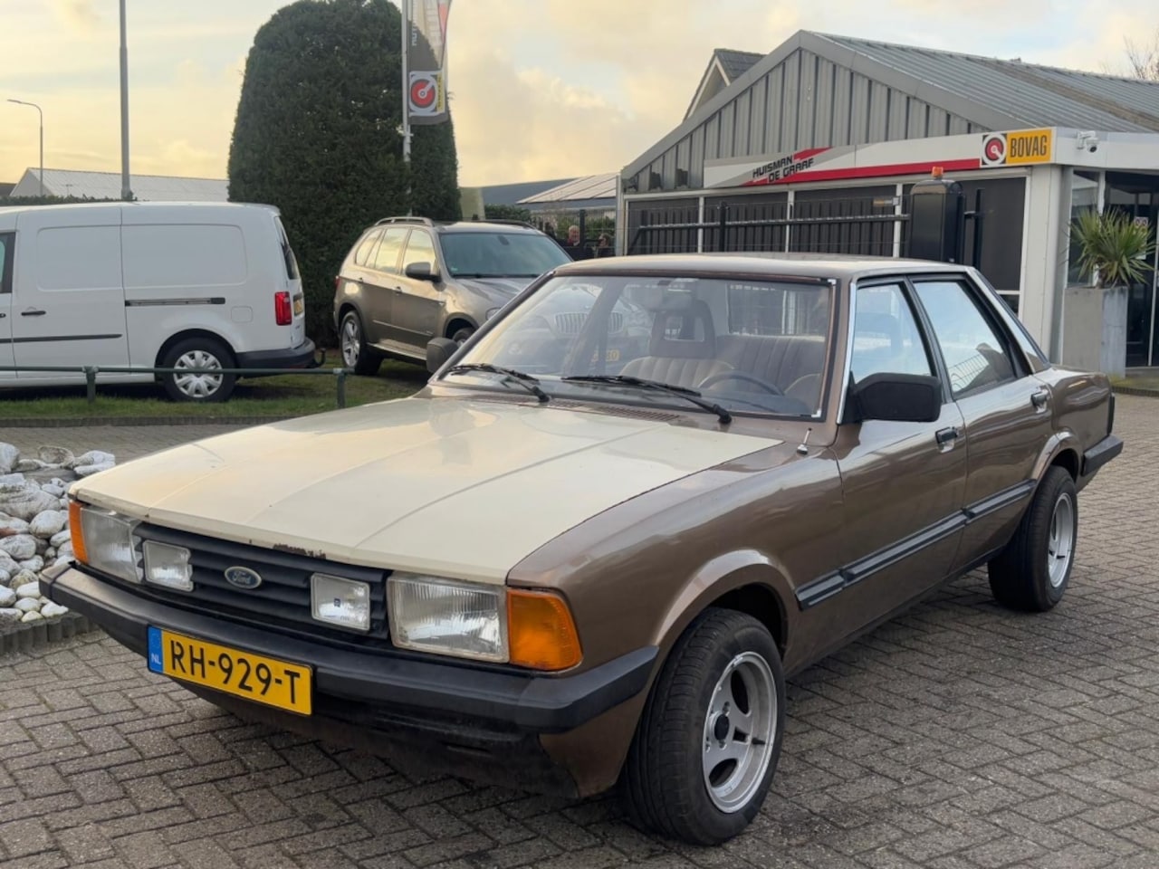 Ford Taunus - 2.0 Sedan Belastingvrij APK 2026 Oldtimer - AutoWereld.nl