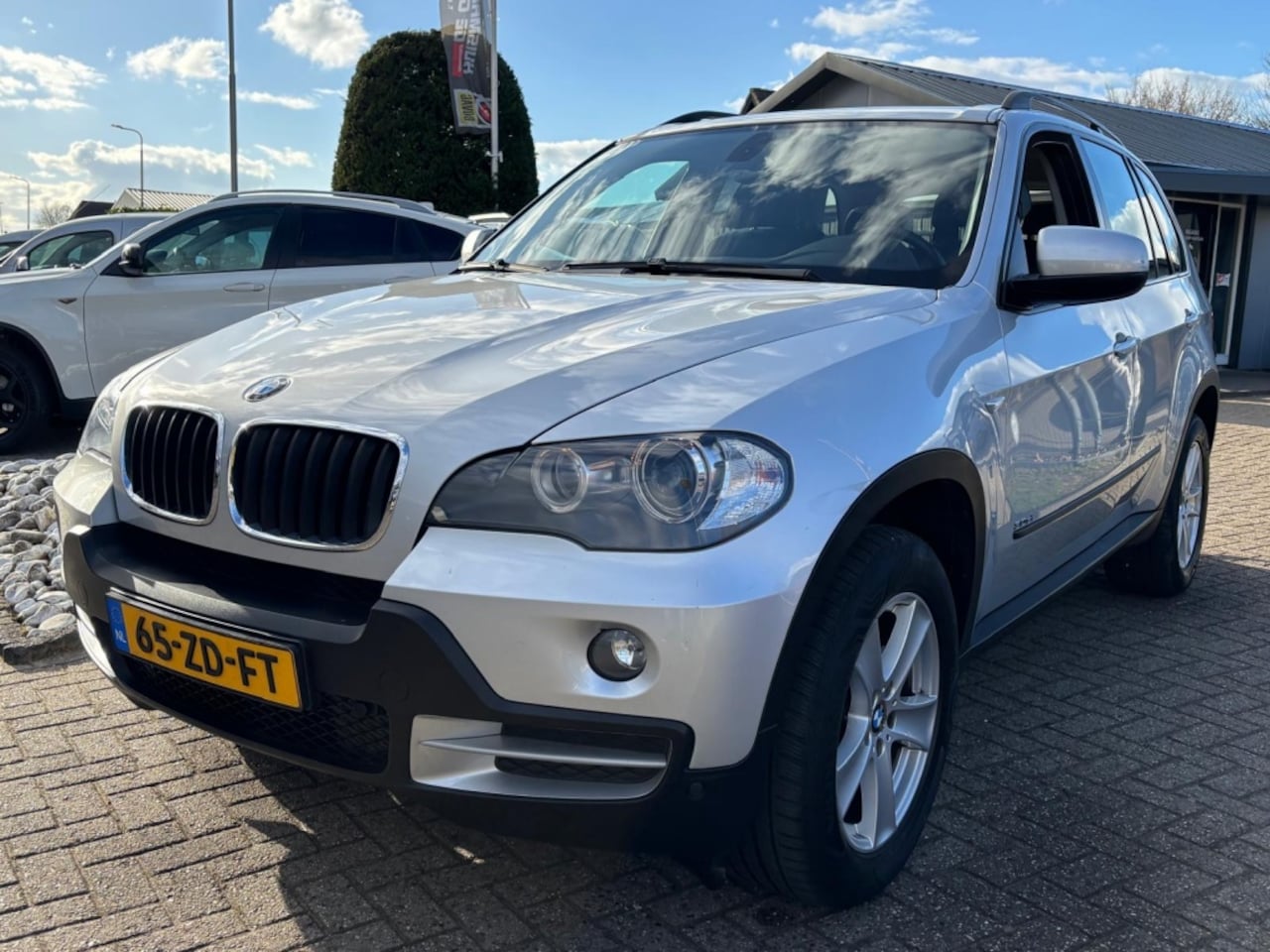 BMW X5 - 3.0i Benzine X-Drive 2008 Youngtimer Trekhaak NL Auto - AutoWereld.nl
